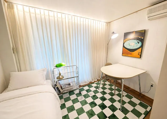 Appartement 32hongdae Station Area, Yeonnam, Hongdae Street, 15 Minutes From Itaewon, Single Accommodation, Fully Furnished *